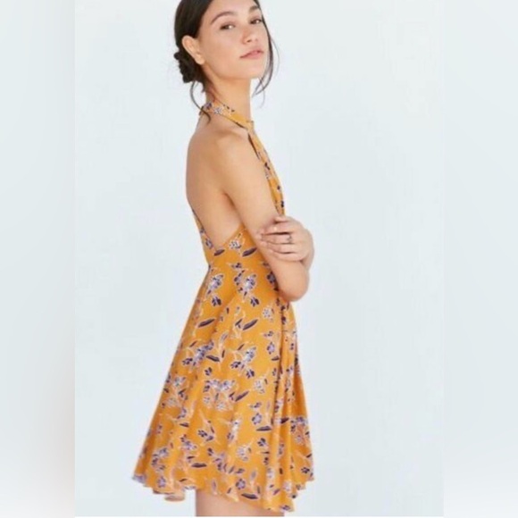 URBAN OUTFITTERS Kimchi Blue Tropi Mock Neck Floral Mini Dress Open Back Medium - Picture 3 of 14